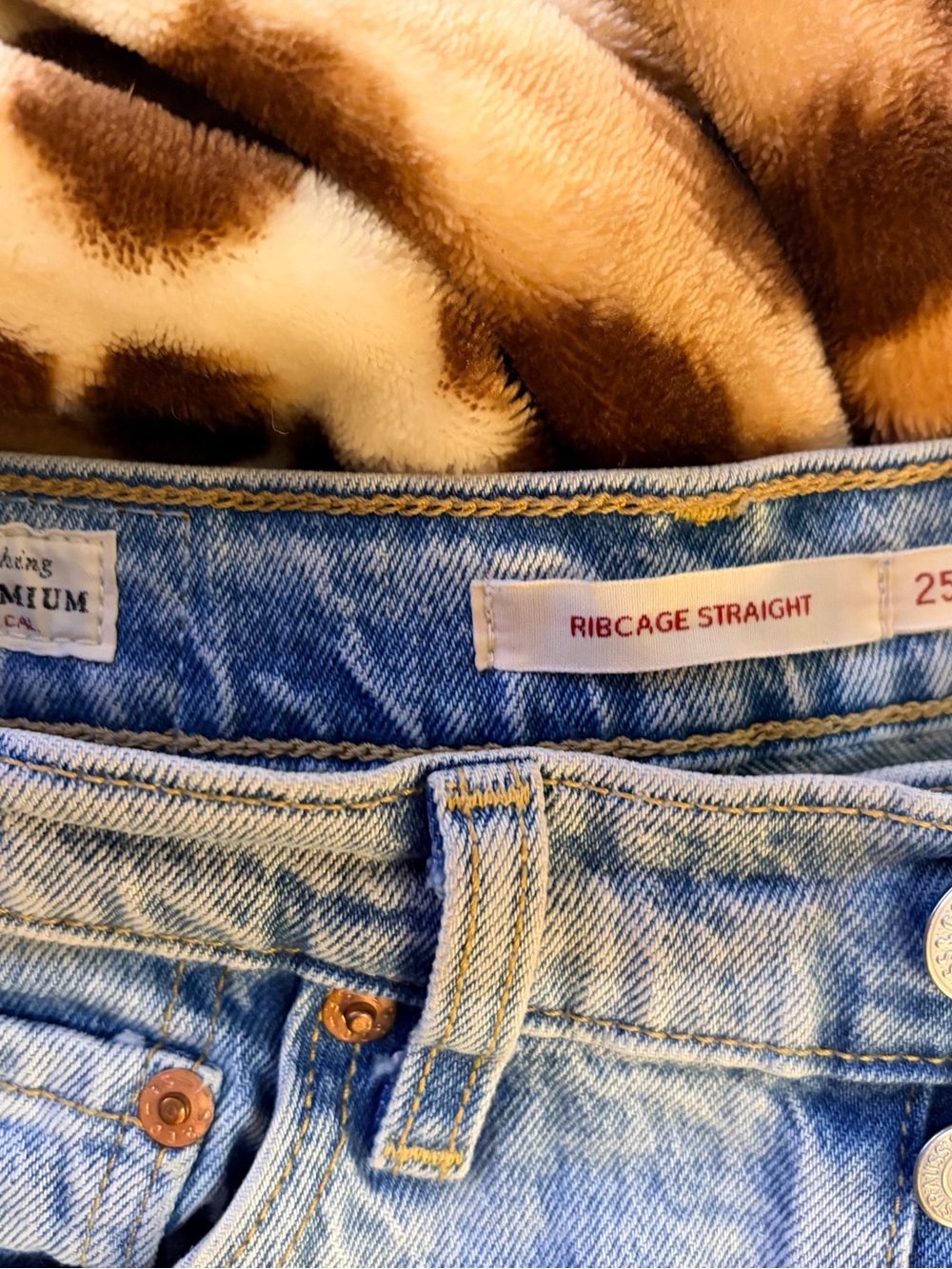 Levi’s Ribcage Straight Jeans Size 25 - Picture 2 of 3